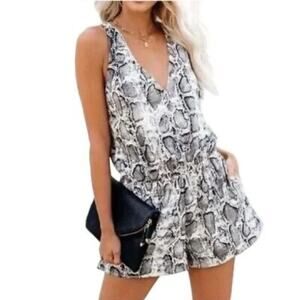 Blue Blush Sleeveless Snakeskin Romper Gray Black Size S